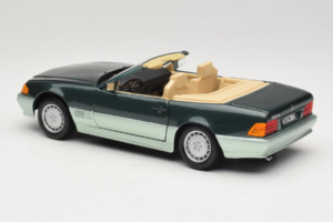 Mercedes 500 SL R129 Strieborno Zelený Revell 1:18 8802 Kov – obrázok 7 z 8
