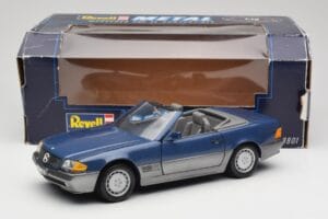 Mercedes SL 500 R129 Nautic Blue Metallic Revell 1:18 8081 Kov – obrázok 8 z 8