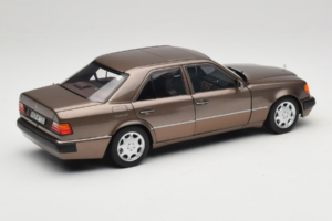 Mercedes 500E W124 Impala Metallic Norev 1:18 183954 Kov – obrázok 3 z 8