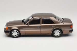 Mercedes 500E W124 Impala Metallic Norev 1:18 183954 Kov – obrázok 4 z 8