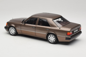 Mercedes 500E W124 Impala Metallic Norev 1:18 183954 Kov – obrázok 7 z 8