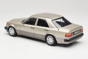 Mercedes 500E W124 Smoke Silver Dealerská Edícia Norev 1:18 B66040724 Kov – obrázok 7 z 8