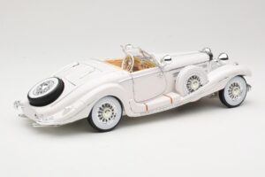 Mercedes 500K Special Roadster Biely Premiere Edition Maisto 1:18 536055 Kov – obrázok 3 z 8