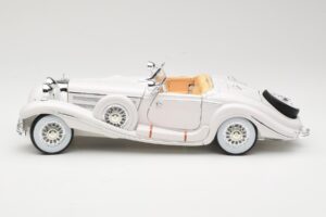 Mercedes 500K Special Roadster Biely Premiere Edition Maisto 1:18 536055 Kov – obrázok 4 z 8
