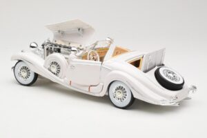Mercedes 500K Special Roadster Biely Premiere Edition Maisto 1:18 536055 Kov – obrázok 5 z 8