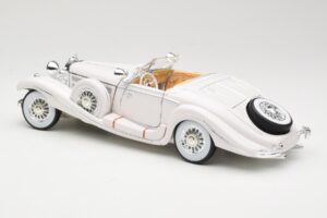 Mercedes 500K Special Roadster Biely Premiere Edition Maisto 1:18 536055 Kov – obrázok 7 z 8