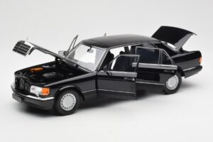 Mercedes 560 SEL W126 Čierny Edícia Dealer Norev 1:18 B66040599 Kov – obrázok 2 z 8