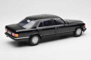 Mercedes 560 SEL W126 Čierny Edícia Dealer Norev 1:18 B66040599 Kov – obrázok 3 z 8
