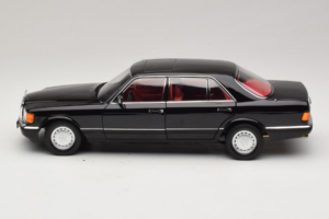 Mercedes 560 SEL W126 Čierny S Červeným Interiérom Norev 1:18 183788 Kov – obrázok 3 z 8
