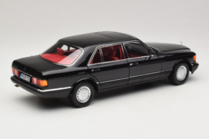 Mercedes 560 SEL W126 Čierny S Červeným Interiérom Norev 1:18 183788 Kov – obrázok 5 z 8
