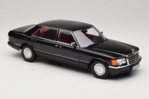 Mercedes 560 SEL W126 Čierny S Červeným Interiérom Norev 1:18 183788 Kov – obrázok 6 z 8
