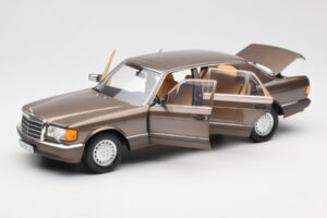 Mercedes 560 SEL W126 Impala Hnedý Edícia Dealer Norev 1:18 B66040646 Kov – obrázok 2 z 8