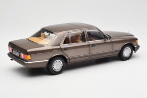 Mercedes 560 SEL W126 Impala Hnedý Edícia Dealer Norev 1:18 B66040646 Kov – obrázok 3 z 8