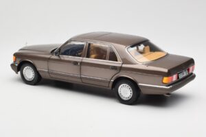 Mercedes 560 SEL W126 Impala Hnedý Edícia Dealer Norev 1:18 B66040646 Kov – obrázok 7 z 8