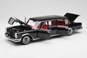 Mercedes 600 Pullman W100 Čierny NZG 1:18 1071/50 Kov – obrázok 2 z 8