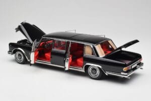 Mercedes 600 Pullman W100 Čierny NZG 1:18 1071/50 Kov – obrázok 5 z 8