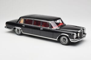 Mercedes 600 Pullman W100 Čierny NZG 1:18 1071/50 Kov – obrázok 6 z 8