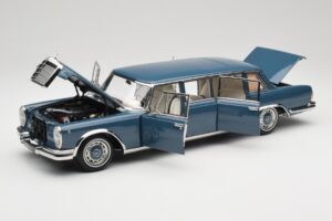 Mercedes 600 Pullman W100 Modrý NZG 1:18 B66040707 Kov – obrázok 2 z 8