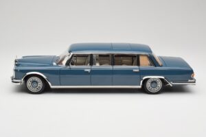Mercedes 600 Pullman W100 Modrý NZG 1:18 B66040707 Kov – obrázok 4 z 8