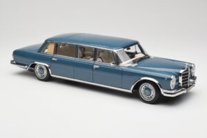 Mercedes 600 Pullman W100 Modrý NZG 1:18 B66040707 Kov – obrázok 6 z 8