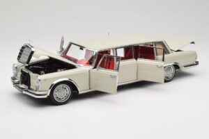 Mercedes 600 Pullman W100 Svetlo Šedý NZG 1:18 B66040708 Kov – obrázok 2 z 8