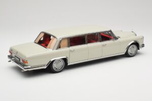 Mercedes 600 Pullman W100 Svetlo Šedý NZG 1:18 B66040708 Kov – obrázok 3 z 8