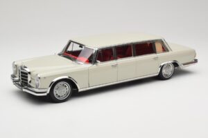 Mercedes 600 Pullman W100 Svetlo Šedý NZG 1:18 B66040708 Kov
