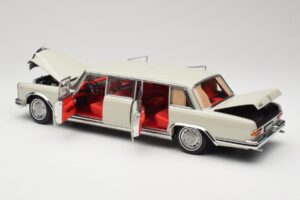Mercedes 600 Pullman W100 Svetlo Šedý NZG 1:18 B66040708 Kov – obrázok 5 z 8
