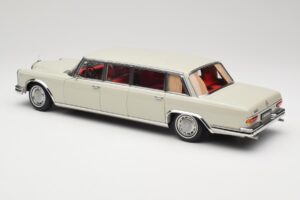 Mercedes 600 Pullman W100 Svetlo Šedý NZG 1:18 B66040708 Kov – obrázok 7 z 8