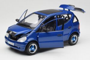 Mercedes A-Class W168 Tmavomodrý Maisto 1:18 B66005219 Kov – obrázok 2 z 8