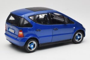 Mercedes A-Class W168 Tmavomodrý Maisto 1:18 B66005219 Kov – obrázok 3 z 8