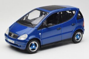 Mercedes A-Class W168 Tmavomodrý Maisto 1:18 B66005219 Kov