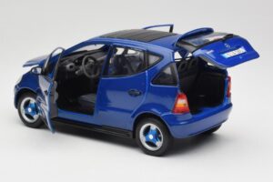 Mercedes A-Class W168 Tmavomodrý Maisto 1:18 B66005219 Kov – obrázok 5 z 8