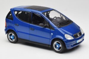 Mercedes A-Class W168 Tmavomodrý Maisto 1:18 B66005219 Kov – obrázok 6 z 8