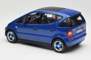 Mercedes A-Class W168 Tmavomodrý Maisto 1:18 B66005219 Kov – obrázok 7 z 8