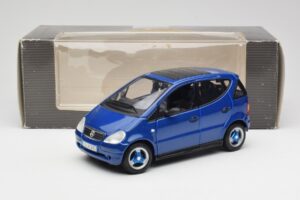 Mercedes A-Class W168 Tmavomodrý Maisto 1:18 B66005219 Kov – obrázok 8 z 8