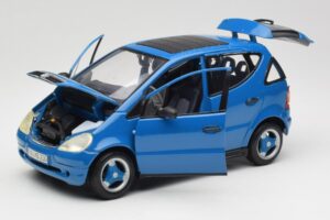 Mercedes A-Class W168 Svetlomodrý Maisto 1:18 37800-M5 Kov – obrázok 2 z 8
