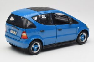 Mercedes A-Class W168 Svetlomodrý Maisto 1:18 37800-M5 Kov – obrázok 3 z 8