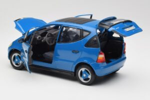 Mercedes A-Class W168 Svetlomodrý Maisto 1:18 37800-M5 Kov – obrázok 5 z 8
