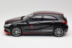 Mercedes A-Class W176 AMG Čierny Norev 1:18 183596 Kov – obrázok 4 z 8