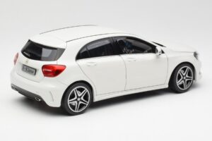 Mercedes A-Class W176 Cirrus Biely Norev 1:18 B66960126 Kov – obrázok 3 z 8