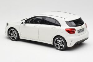 Mercedes A-Class W176 Cirrus Biely Norev 1:18 B66960126 Kov – obrázok 7 z 8