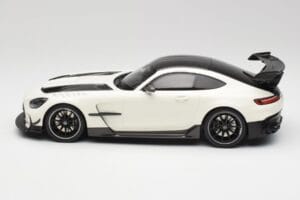 Mercedes AMG GT C190 Black Series Designo Diamond Biely Metallic Minichamps 1:18 155032022 Kov – obrázok 3 z 6