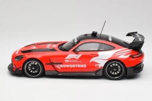 Mercedes AMG GT Black Series F1 Safety Car 2022 Minichamps 1:18 153032093 Kov – obrázok 3 z 6