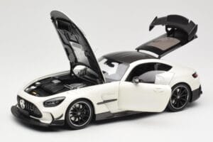 Mercedes AMG GT C190 Black Series Diamond White Metallic Minichamps 1:18 110032020 Kov – obrázok 2 z 8