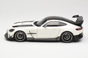 Mercedes AMG GT C190 Black Series Diamond White Metallic Minichamps 1:18 110032020 Kov – obrázok 4 z 8