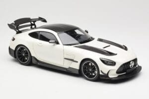 Mercedes AMG GT C190 Black Series Diamond White Metallic Minichamps 1:18 110032020 Kov – obrázok 6 z 8