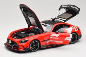 Mercedes AMG GT C190 Black Series Safety Car F1 2024 Minichamps 1:18 110032090 Kov – obrázok 2 z 8
