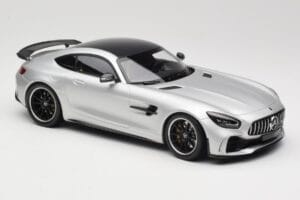Mercedes AMG GT R C190 Strieborný Minichamps 1:18 155036025 Kov – obrázok 4 z 6