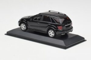 Mercedes AMG ML 63 W164 Čierny Minichamps 1:43 400037670 Kov – obrázok 3 z 4